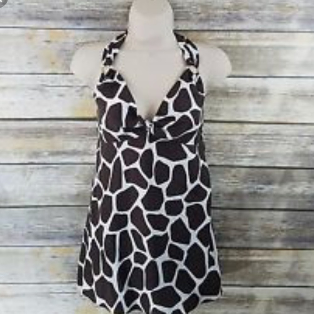 Small brown and white giraffe print halter